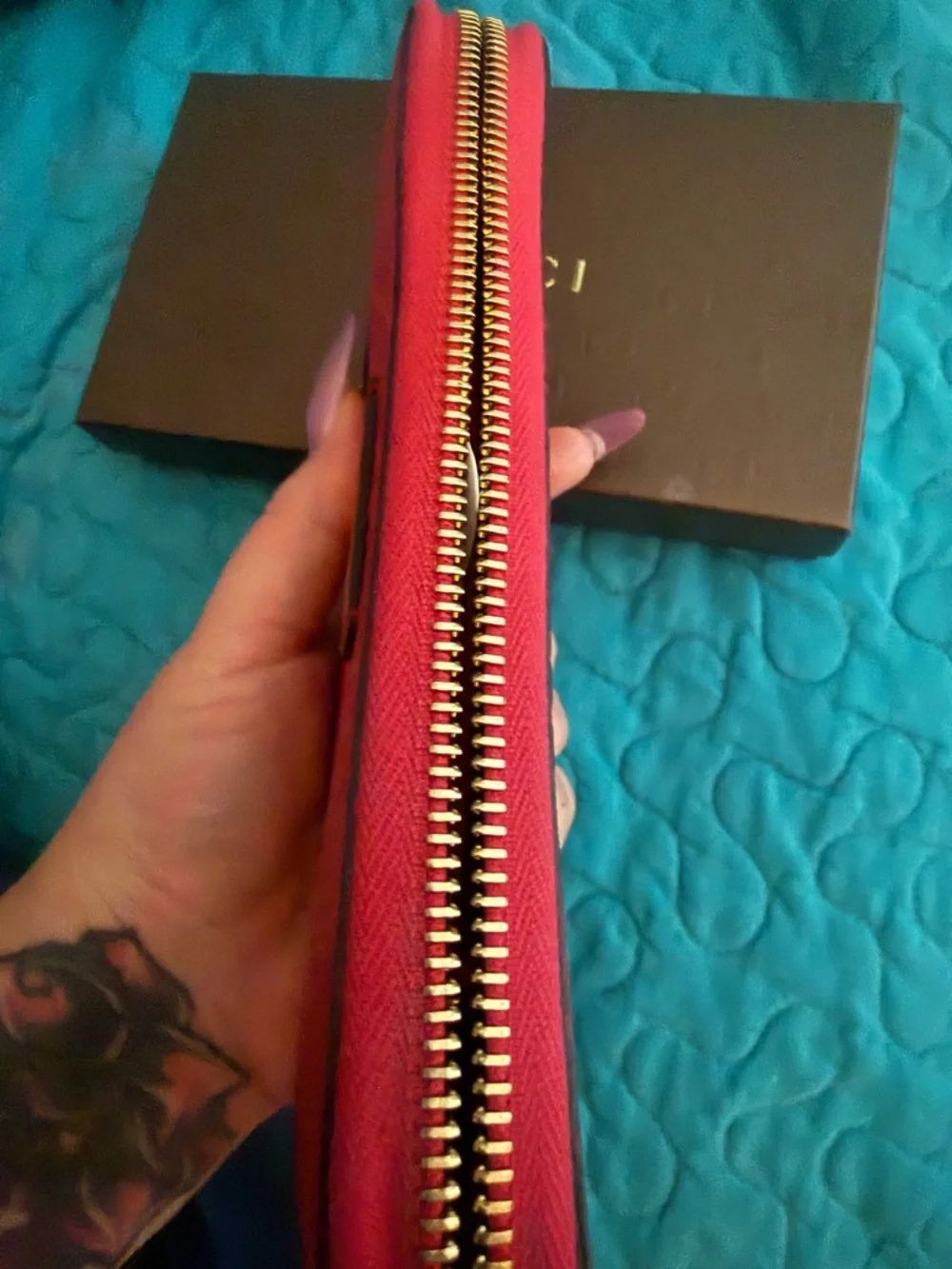 Gucci pink GG Embossed Zip-Around Wallet - Picture 4 of 6